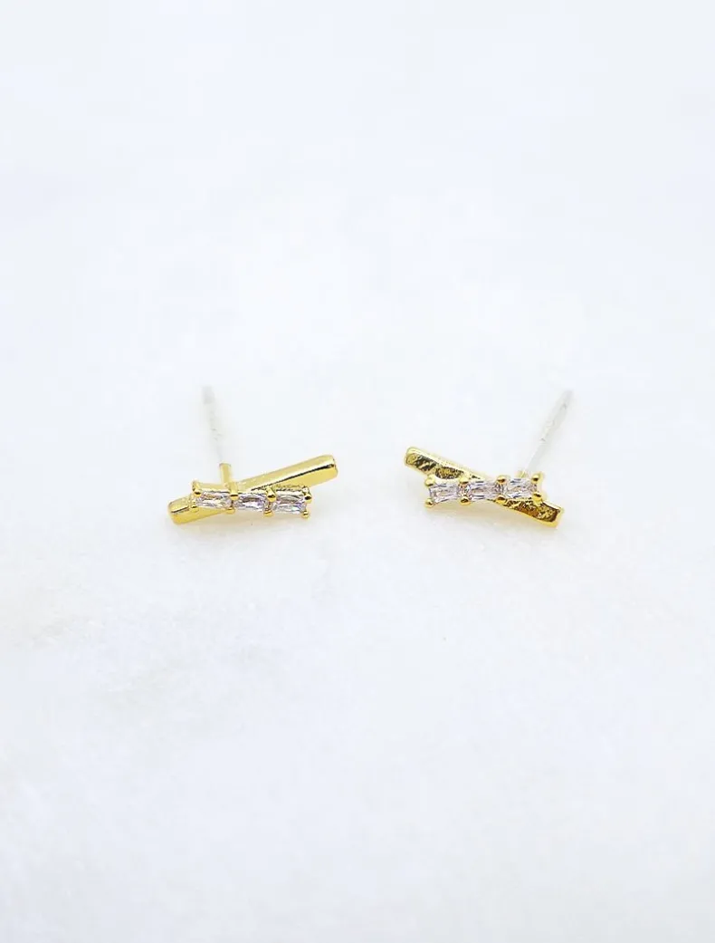 Criss Cross Sticks Studs Gold