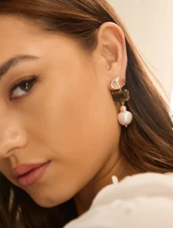 Symposium Achlys Pearl Drop Earrings