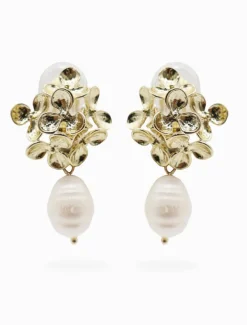 Symposium Daisy Cluster Pearl Drops Clip Ons