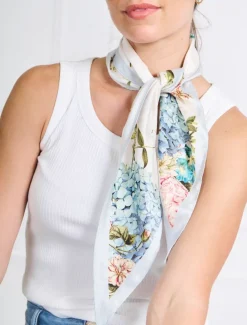 Trapezoid Scarf Floral Light Blue