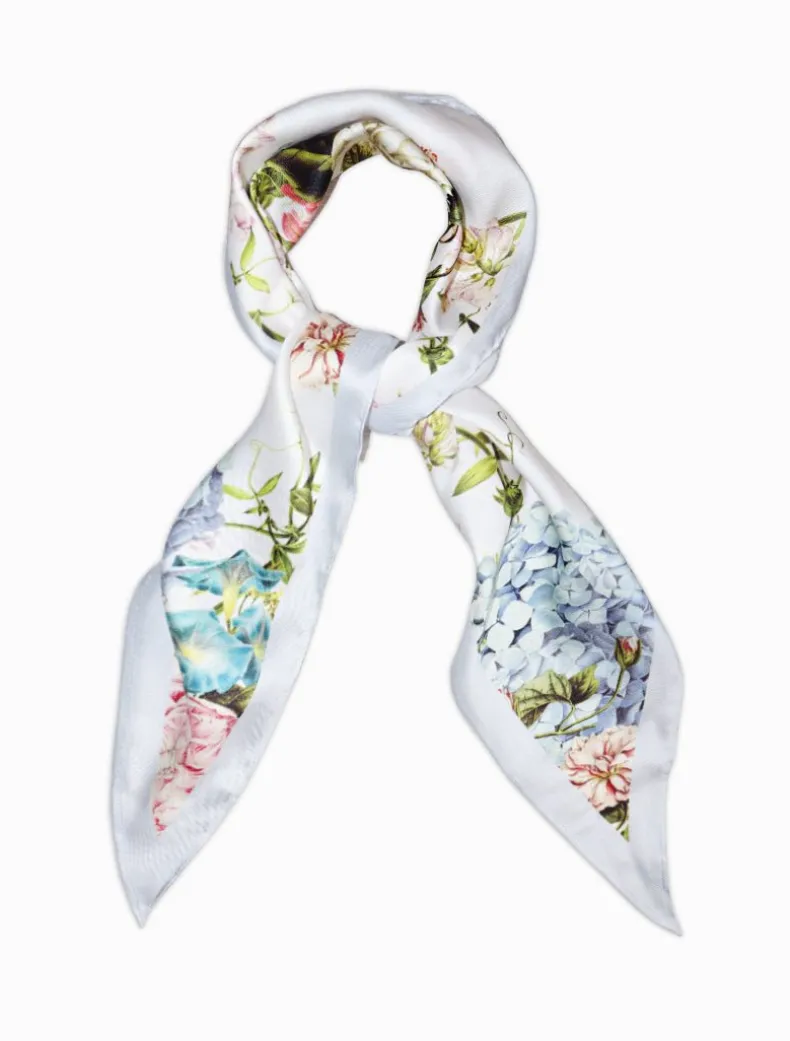 Trapezoid Scarf Floral Light Blue